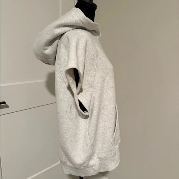 Aritzia TNA Cozy Fleece Boyfriend Sleeveless Hoodie - Picture 4 of 7